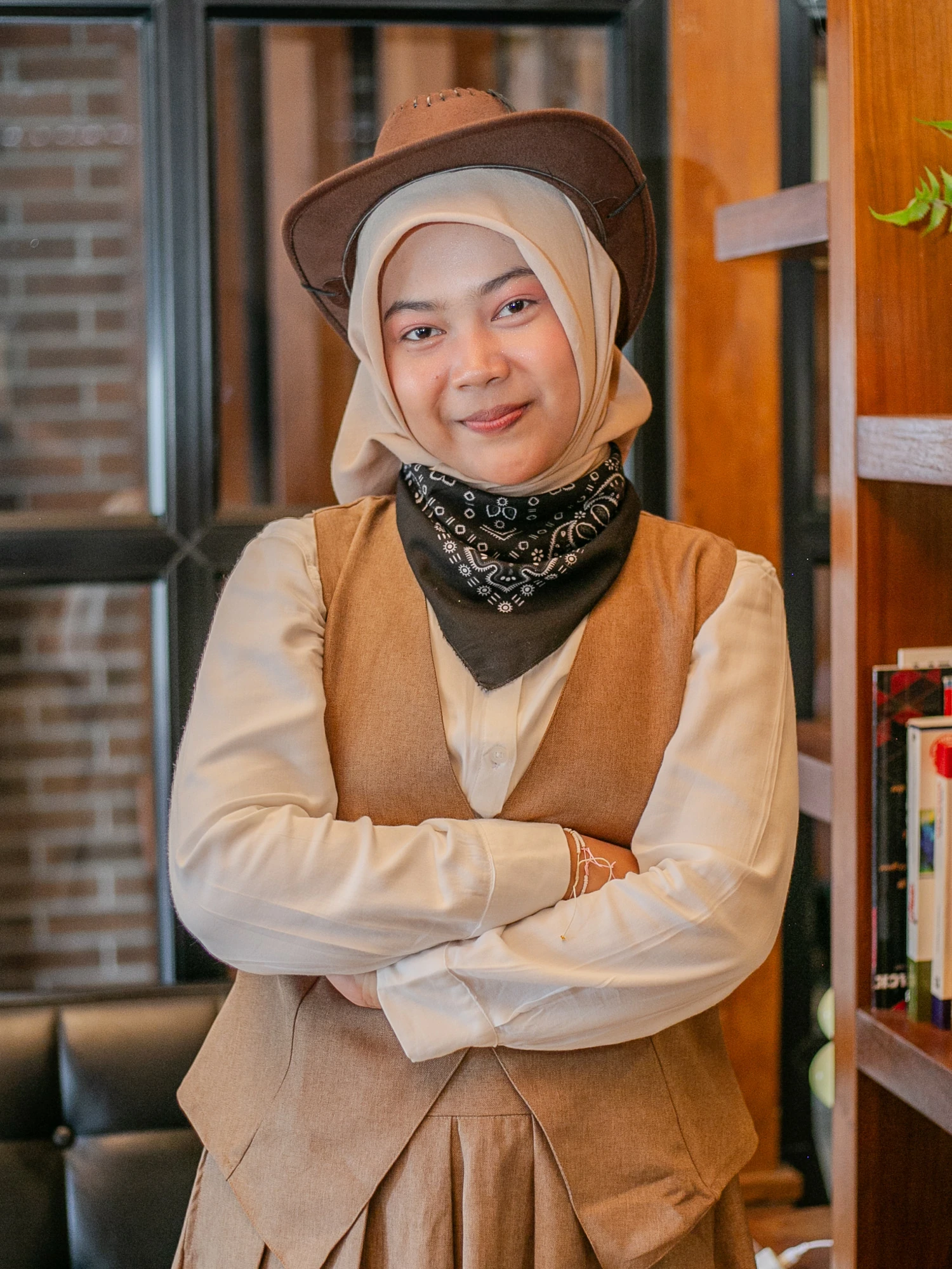 1. ALMIRA HAYU DESVITASARI RDT 4005