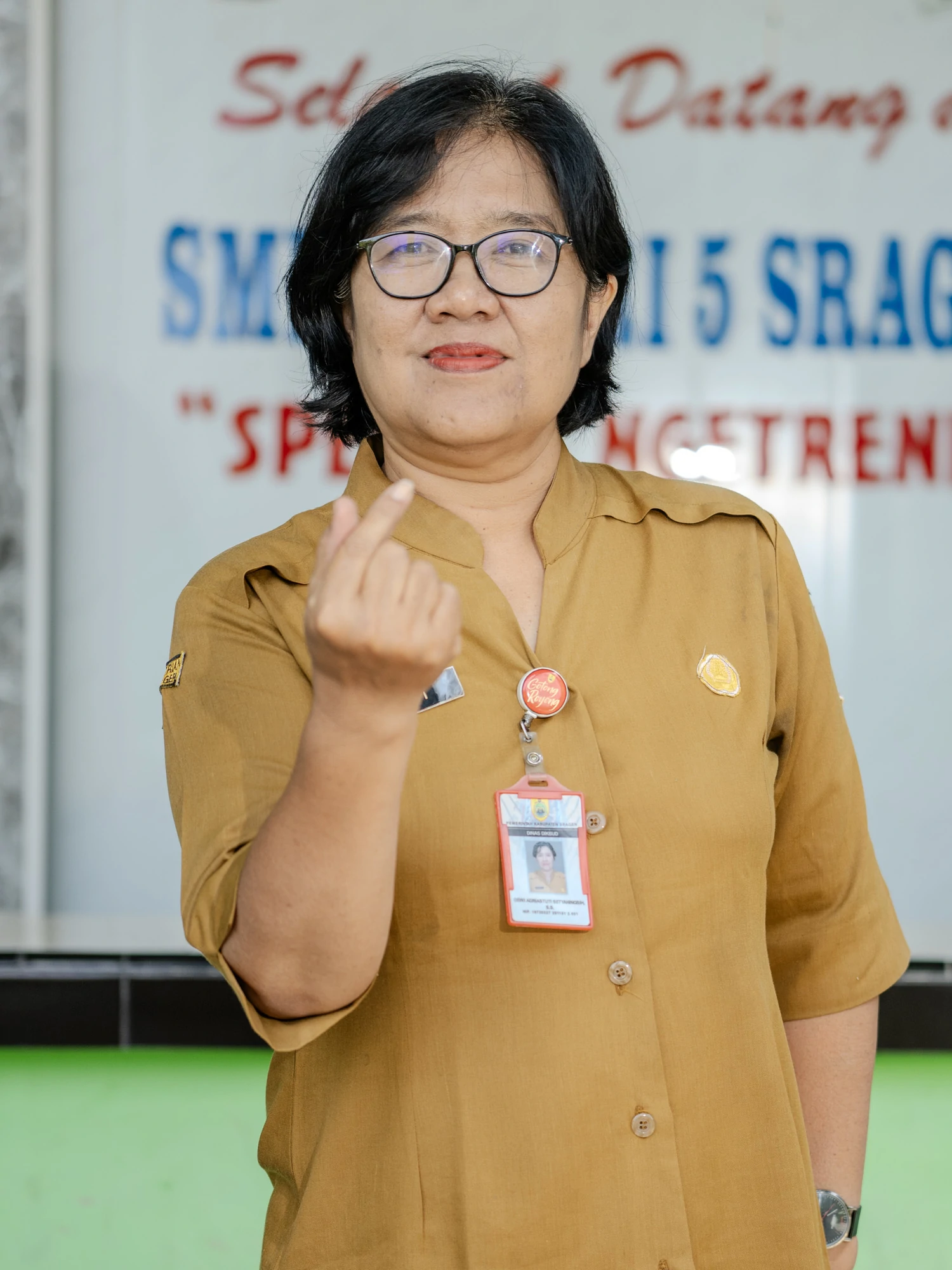 6. Dewi Andriastuti Setyaningsih,S.S YUD3373