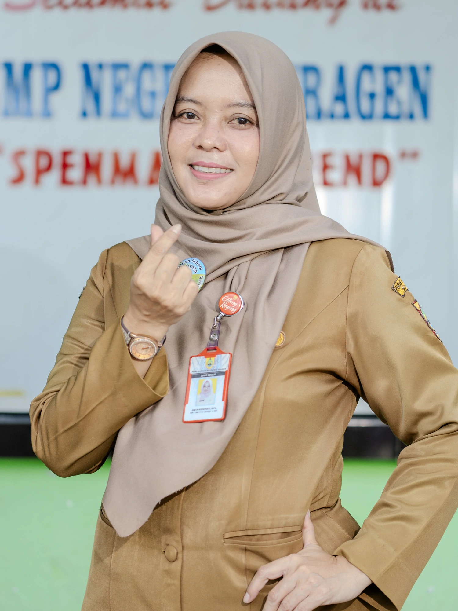 8. Anita Widayanti,S.Pd YUD3233